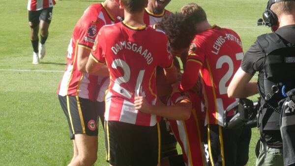 Brentford players celebrating at the Gtech Community Stadium