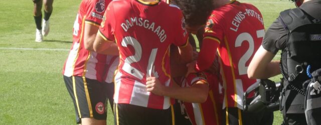 Brentford players celebrating at the Gtech Community Stadium