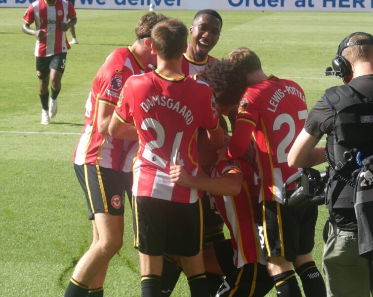 Brentford players celebrating at the Gtech Community Stadium